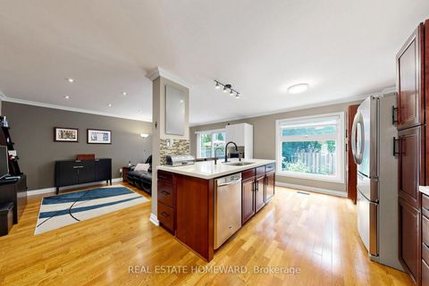 Photo 8 at 242 Badessa Circle, Brownridge, Vaughan