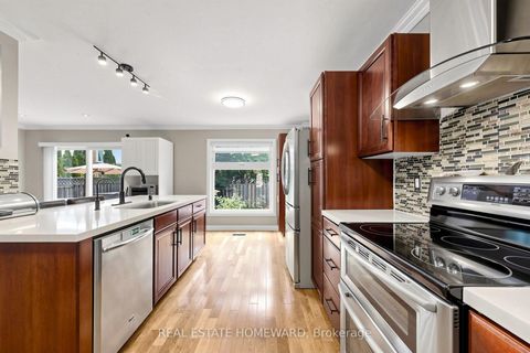 Photo 9 at 242 Badessa Circle, Brownridge, Vaughan