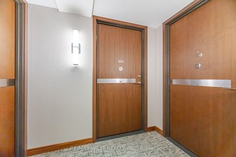 Photo 2 at 1602 - 17 Bathurst Street, Waterfront Communities C1, Toronto