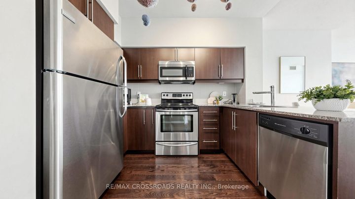 Photo 3 at 1401 - 2885 Bayview Avenue, Bayview Village, Toronto