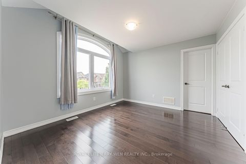 Photo 13 at 176 District Avenue, Patterson, Vaughan