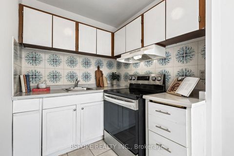Photo 5 at 609 - 40 Homewood Avenue, South St. James Town, Toronto