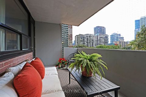 Photo 11 at 609 - 40 Homewood Avenue, South St. James Town, Toronto