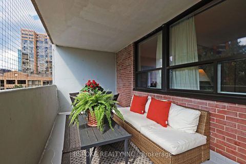 Photo 13 at 609 - 40 Homewood Avenue, South St. James Town, Toronto