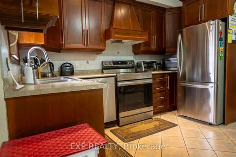 Photo 7 at 971 Lansdowne Avenue, Junction, Toronto