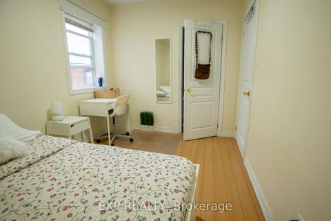 Photo 11 at 971 Lansdowne Avenue, Junction, Toronto
