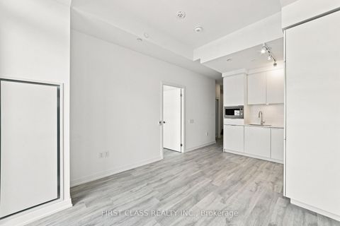Photo 9 at S3401 - 8 Olympic Garden Drive, Newtonbrook East, Toronto