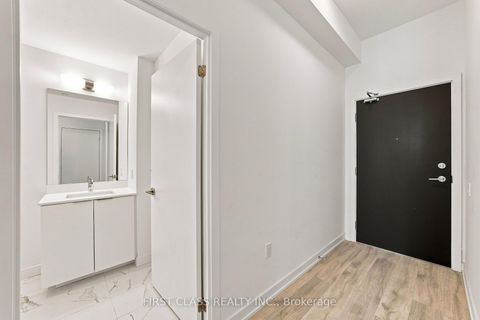Photo 15 at S3401 - 8 Olympic Garden Drive, Newtonbrook East, Toronto