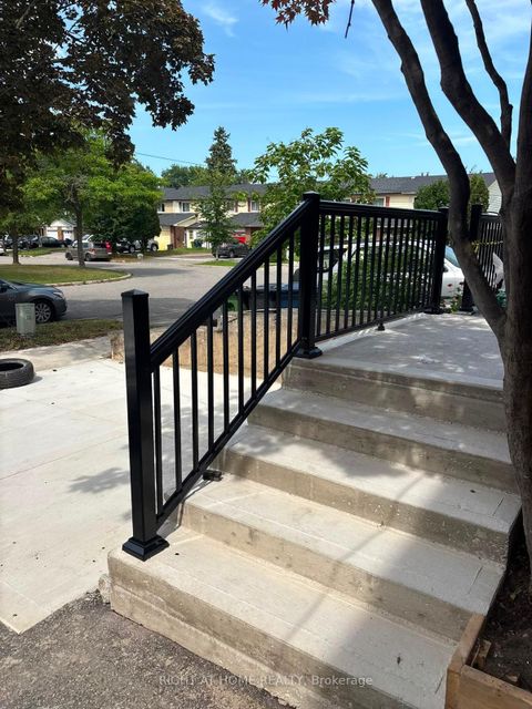 Photo 3 at 29 Cheatham Place, Malvern, Toronto