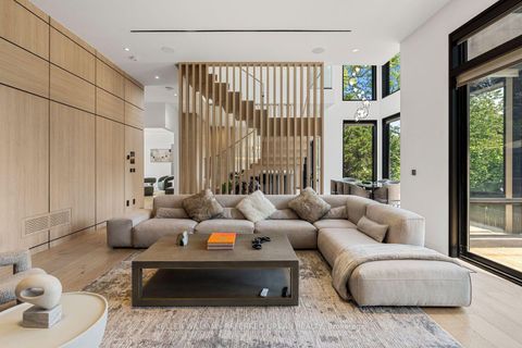 Photo 4 at 27 Berkinshaw Crescent, Don Mills, Toronto