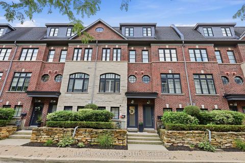 Photo 1 at 39 Lobo Mews, City Centre West, Toronto