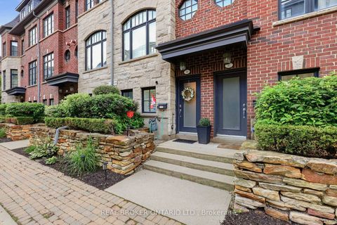 Photo 2 at 39 Lobo Mews, City Centre West, Toronto