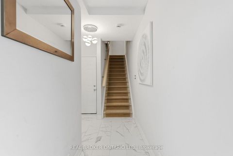 Photo 4 at 39 Lobo Mews, City Centre West, Toronto