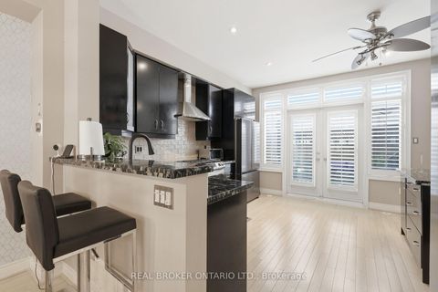 Photo 5 at 39 Lobo Mews, City Centre West, Toronto
