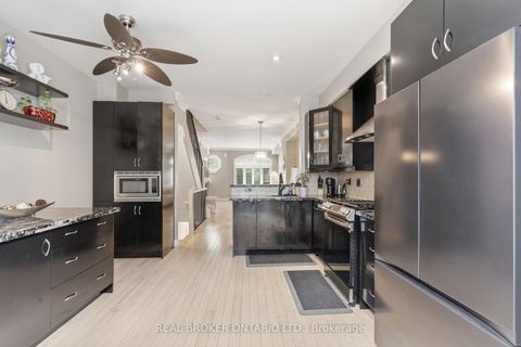 Photo 6 at 39 Lobo Mews, City Centre West, Toronto
