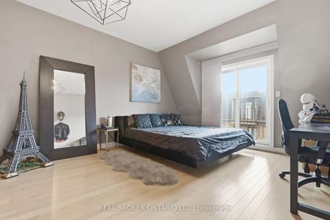 Photo 22 at 39 Lobo Mews, City Centre West, Toronto