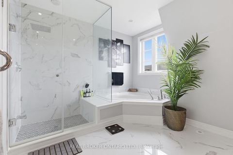 Photo 24 at 39 Lobo Mews, City Centre West, Toronto