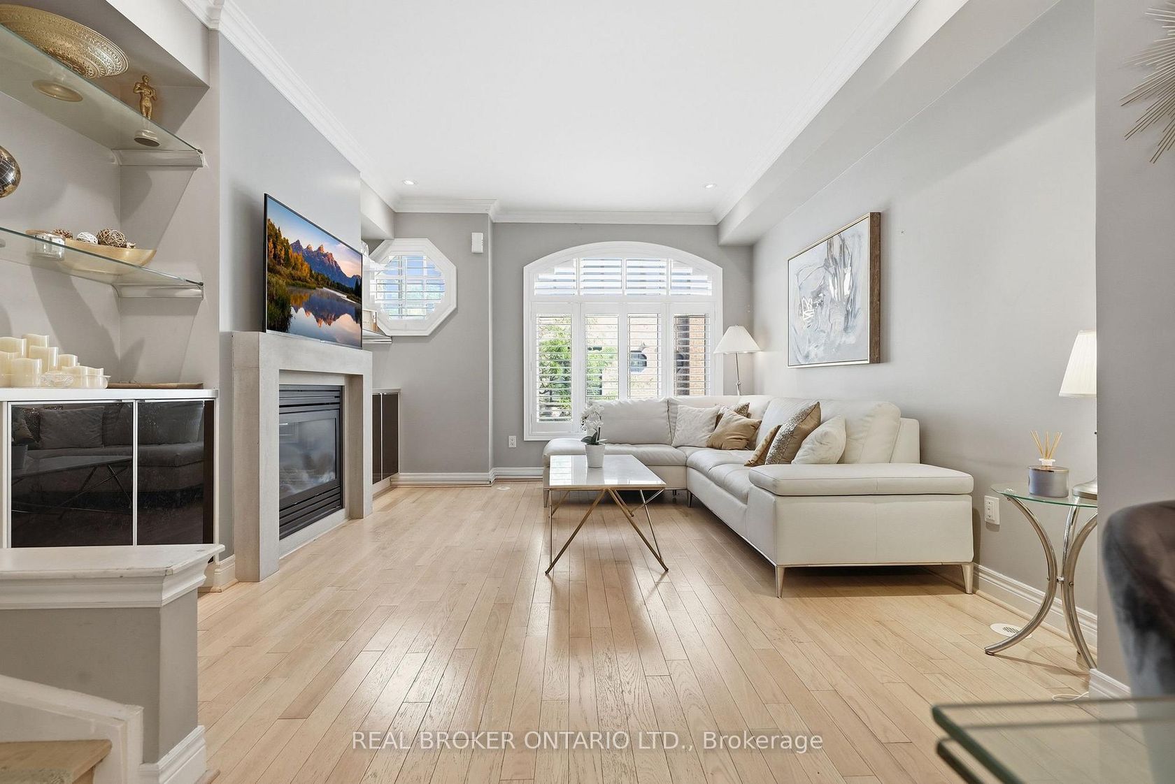 39 Lobo Mews, City Centre West, Toronto 