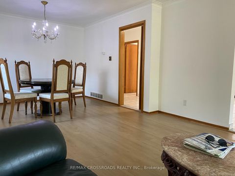 Photo 6 at 91 Bickerton Crescent, Pleasant View, Toronto