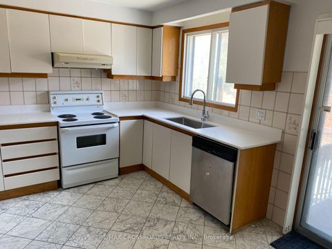 Photo 9 at 91 Bickerton Crescent, Pleasant View, Toronto