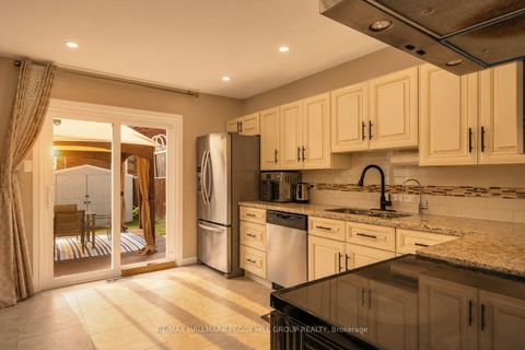 Photo 2 at 35 Victorway Drive, Holly, Barrie