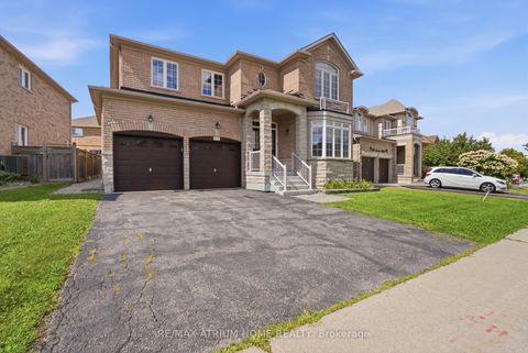 Photo 2 at 526 Mavrinac Boulevard, Bayview Northeast, Aurora