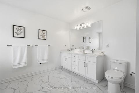 Photo 21 at 526 Mavrinac Boulevard, Bayview Northeast, Aurora