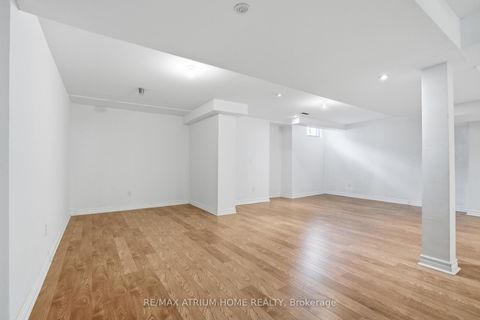Photo 33 at 526 Mavrinac Boulevard, Bayview Northeast, Aurora