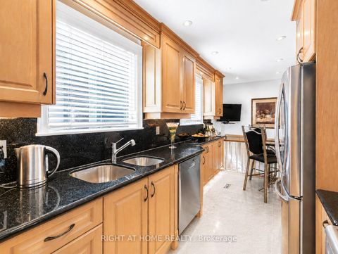 Photo 12 at 168 Springhead Gardens, North Richvale, Richmond Hill