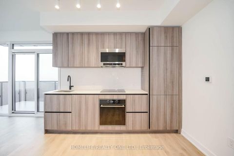 Photo 5 at 1111 - 117 Broadway Avenue, Mount Pleasant West, Toronto