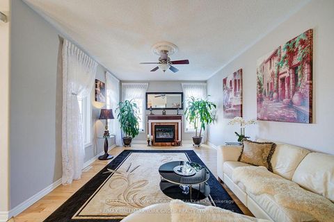 Photo 8 at 26 Regalia Way, Shore, Barrie