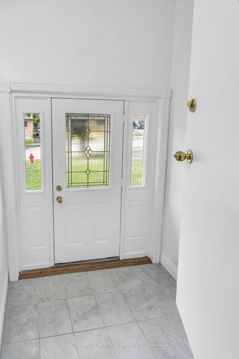 Photo 1 at 53 Wilstead Drive, Central Newmarket, Newmarket