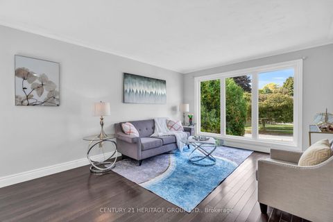 Photo 3 at 53 Wilstead Drive, Central Newmarket, Newmarket