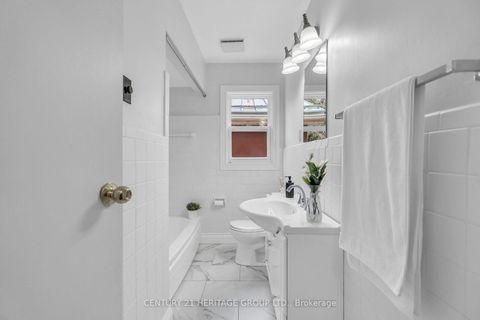 Photo 13 at 53 Wilstead Drive, Central Newmarket, Newmarket