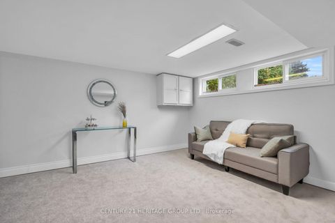 Photo 16 at 53 Wilstead Drive, Central Newmarket, Newmarket