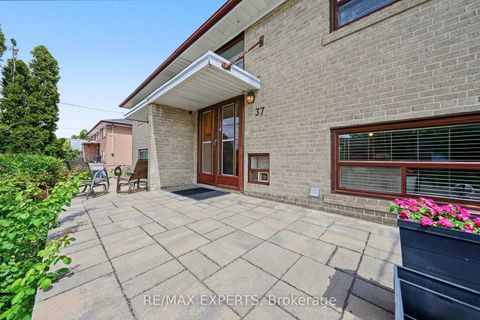 Photo 2 at 37 St Lucie Drive, Humbermede, Toronto
