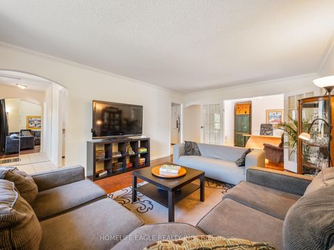 Photo 4 at 751 Greenfield Crescent, Leslie Valley, Newmarket