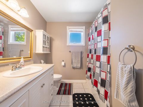 Photo 9 at 751 Greenfield Crescent, Leslie Valley, Newmarket