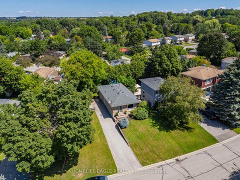 Photo 18 at 751 Greenfield Crescent, Leslie Valley, Newmarket