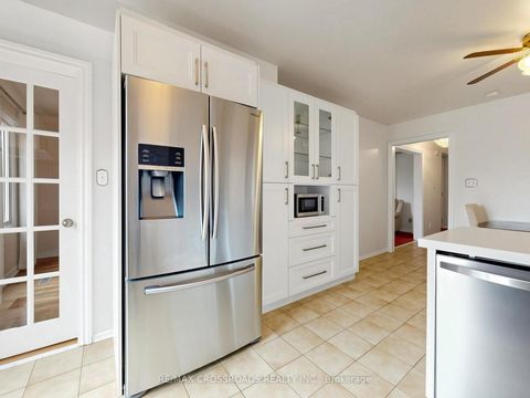 Photo 11 at 108 Anthony Lane, Glen Shields, Vaughan