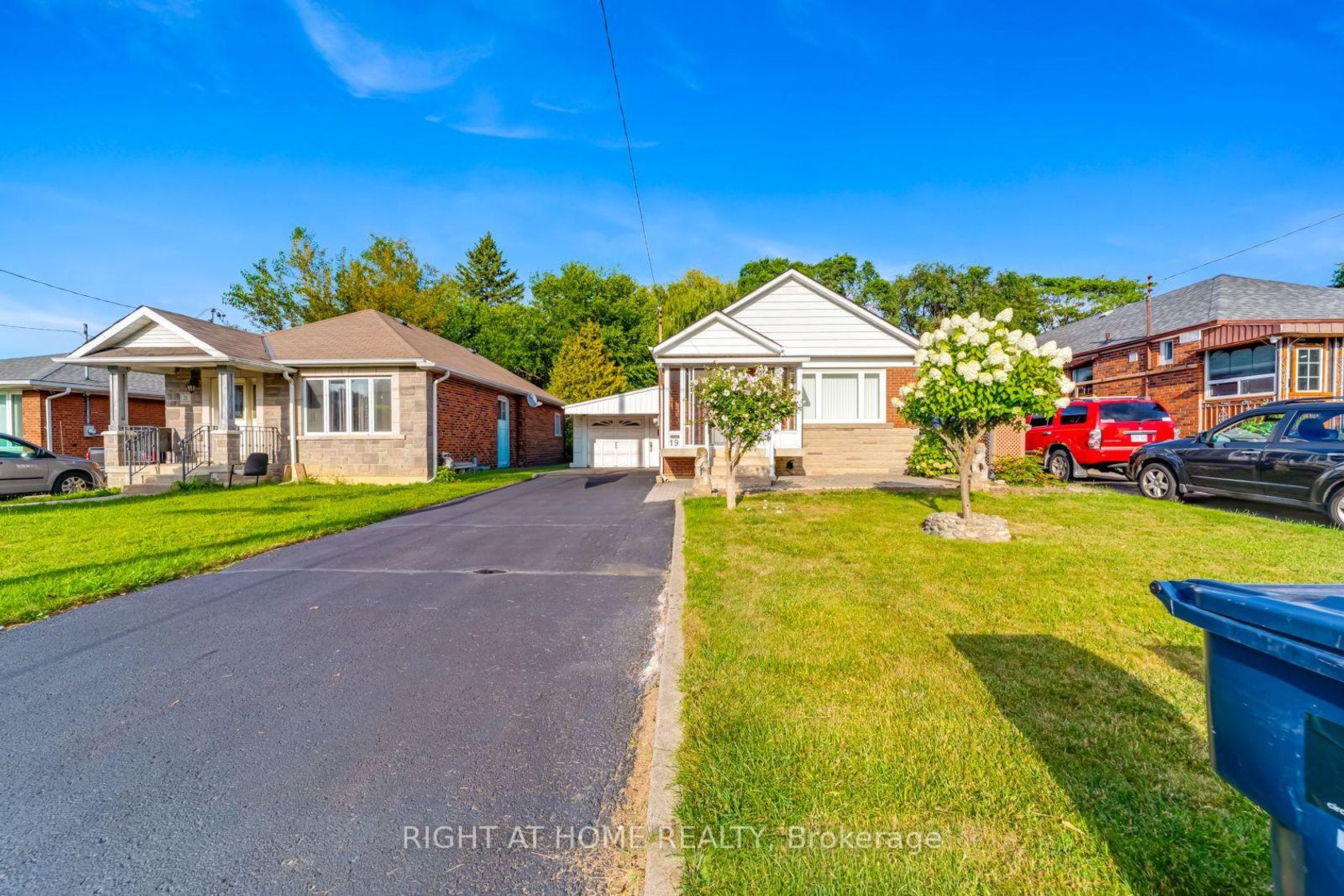 19 Martorino Drive, Kennedy Park, Toronto 