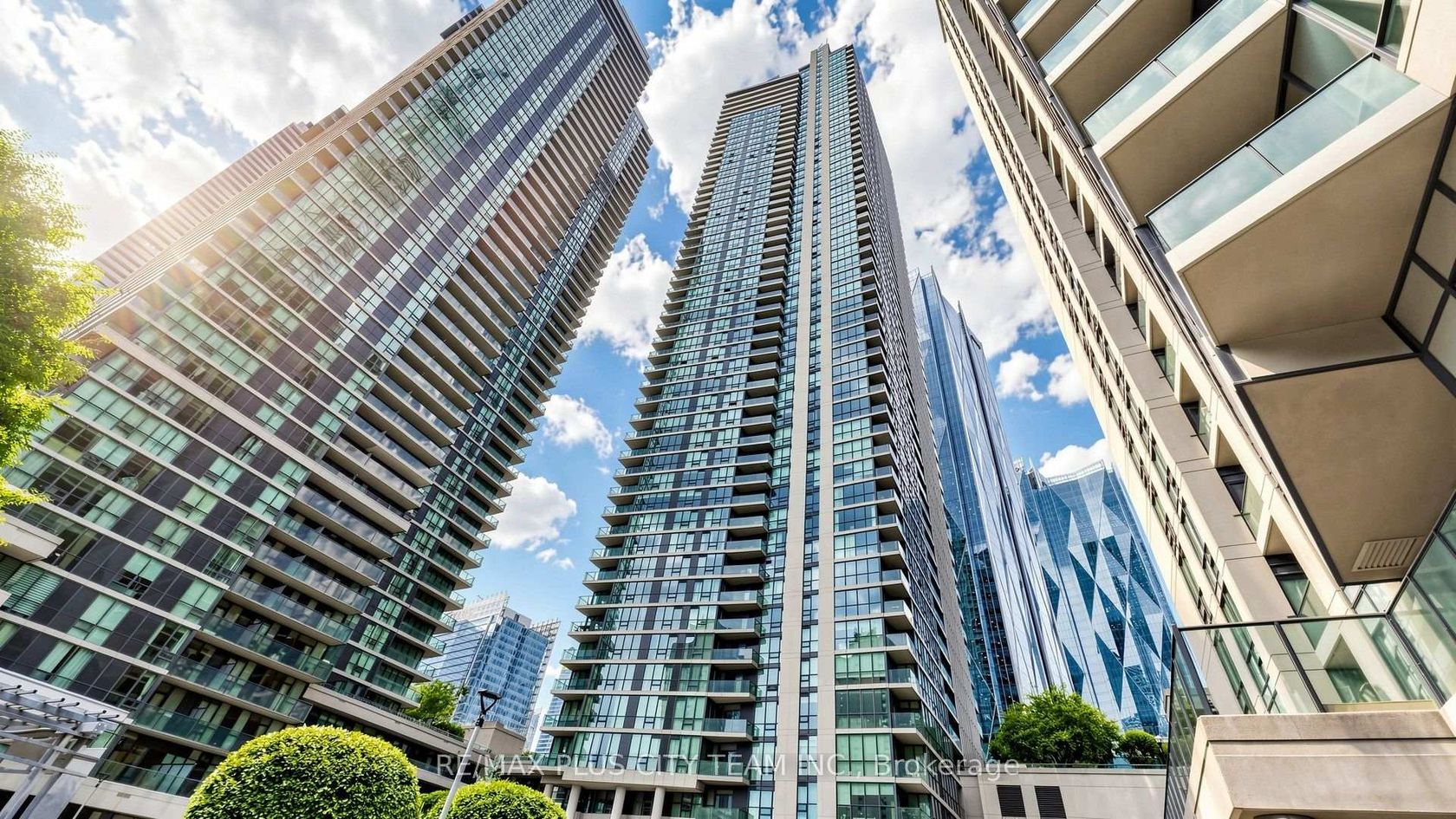 5005 - 16 Harbour Street, Waterfront Communities C1, Toronto photo number 2
