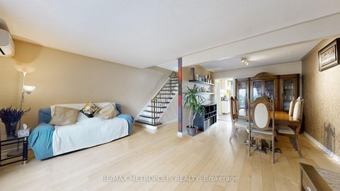 Photo 5 at 13 - 13 Candy Court Way, Newtonbrook West, Toronto