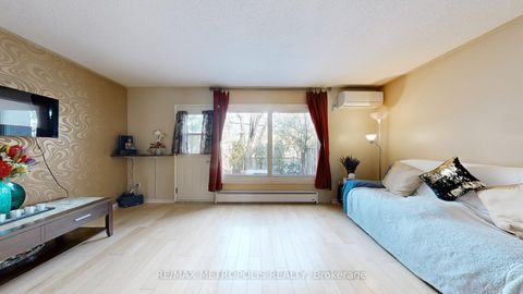 Photo 6 at 13 - 13 Candy Court Way, Newtonbrook West, Toronto