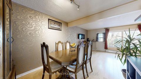 Photo 12 at 13 - 13 Candy Court Way, Newtonbrook West, Toronto