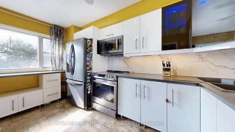 Photo 15 at 13 - 13 Candy Court Way, Newtonbrook West, Toronto