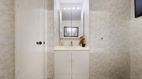 Photo 24 at 13 - 13 Candy Court Way, Newtonbrook West, Toronto