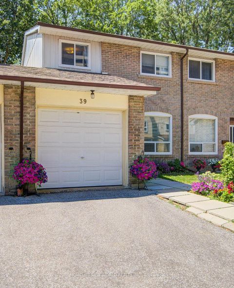 Photo 1 at 39 - 44 Chester Le Boulevard, L'Amoreaux, Toronto