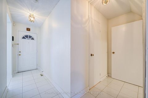 Photo 3 at 39 - 44 Chester Le Boulevard, L'Amoreaux, Toronto