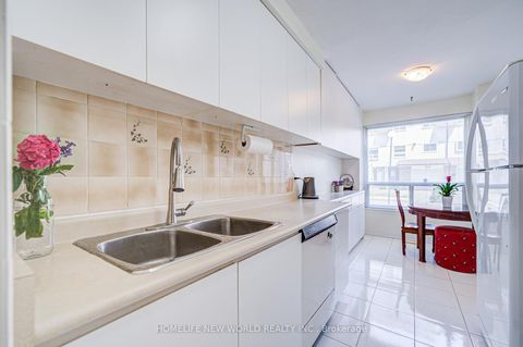 Photo 5 at 39 - 44 Chester Le Boulevard, L'Amoreaux, Toronto